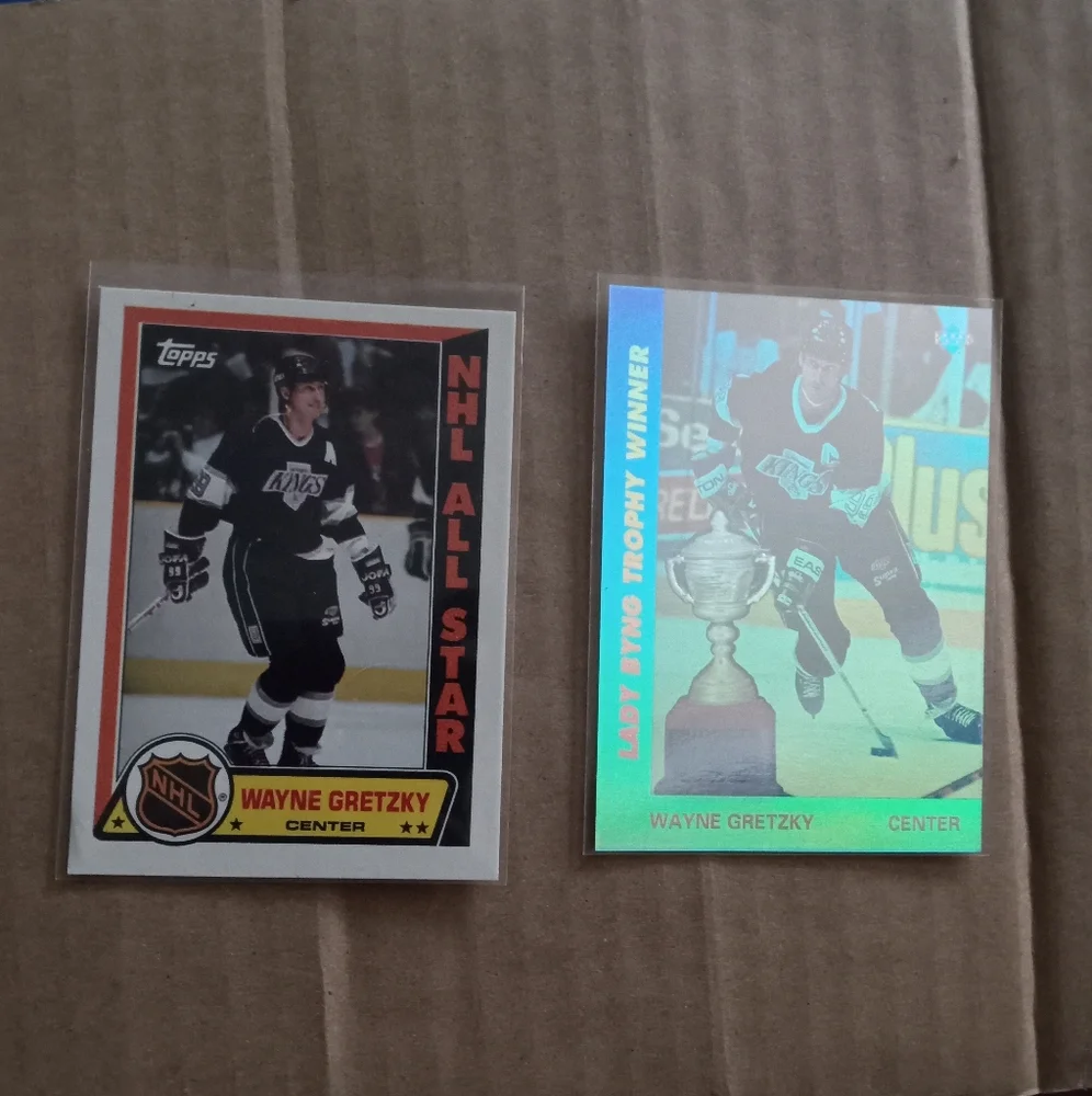 Wayne Gretzky 2 Card Lot 